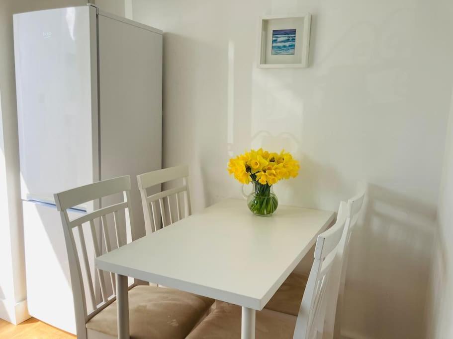 Welcoming Bungalow With Parking And Garden St Agnes  Eksteriør bilde