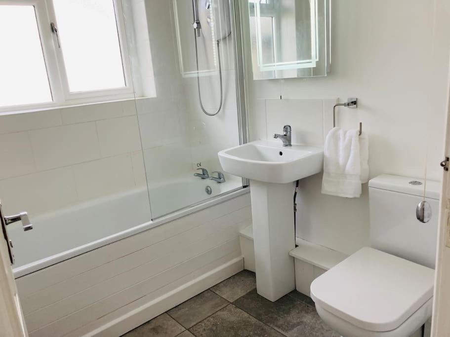 Welcoming Bungalow With Parking And Garden St Agnes  Eksteriør bilde